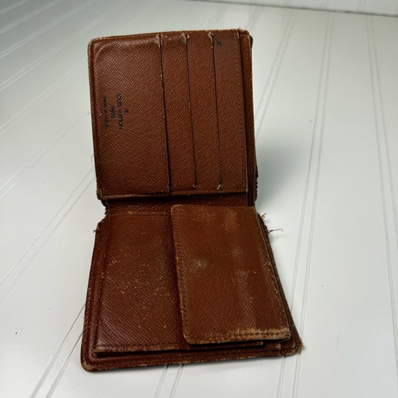 Louis Vuitton Multiple Pocket Wallet - Picture 11 of 16